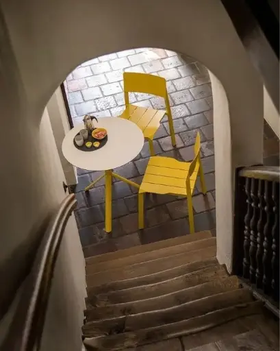 STORIES CHAIR