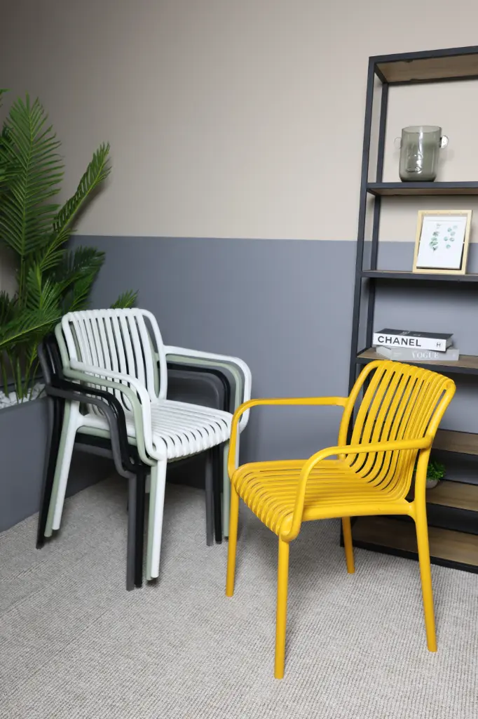 VERA CHAIR